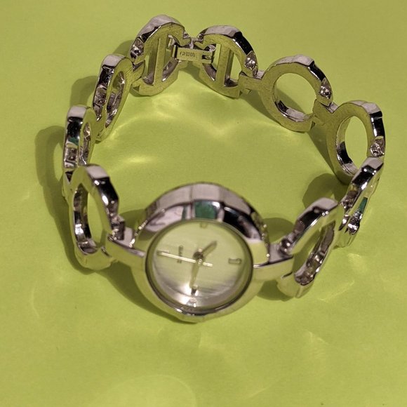 Silver Tone Singapore Quartz Wrist Watch - Picture 6 of 16